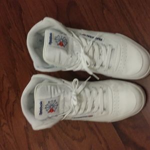 Reebok Classic black or white